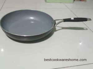 green pan frying pan..